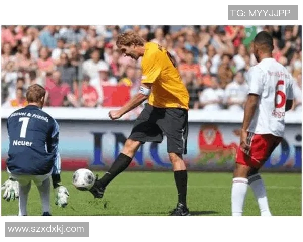 顶级足球运动员名单盘点：精英球星风采揭秘